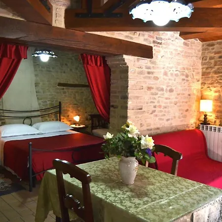 Gospodarstwo wiejskie Al Castello Di Montalfoglio *