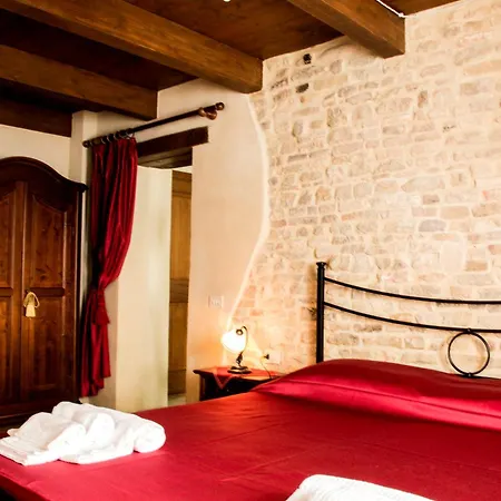 Al Castello Di Montalfoglio