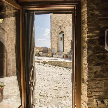 Al Castello Di Montalfoglio Landsted *